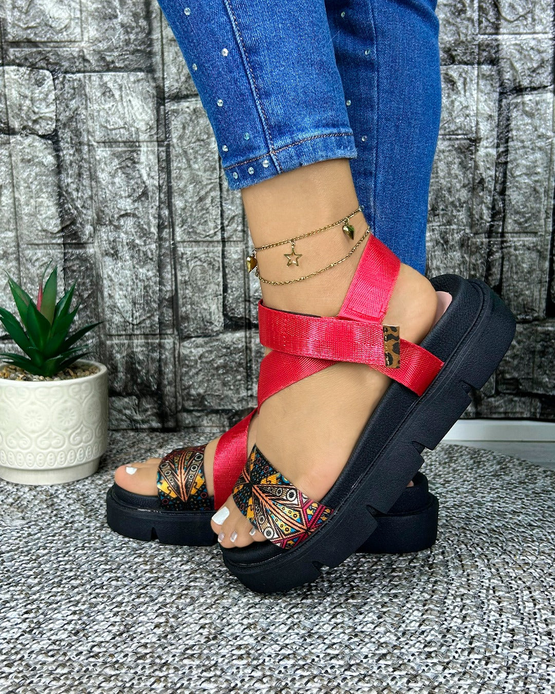 MIA BAJO ROJO*A*