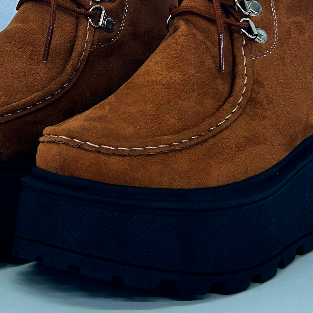GAROTA BOTIN /CAMELL