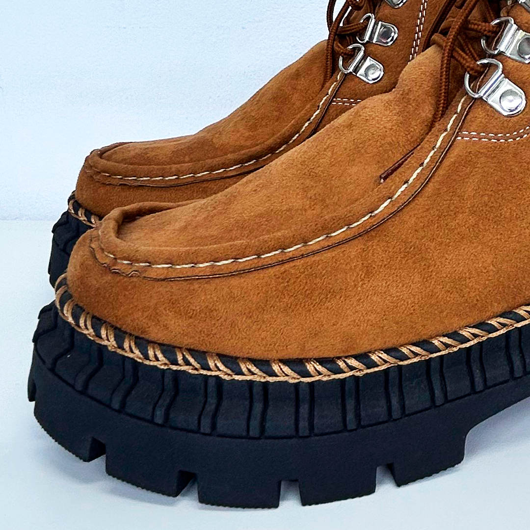 GAROTA BOTIN 2.0 CAMELL SUEDE!