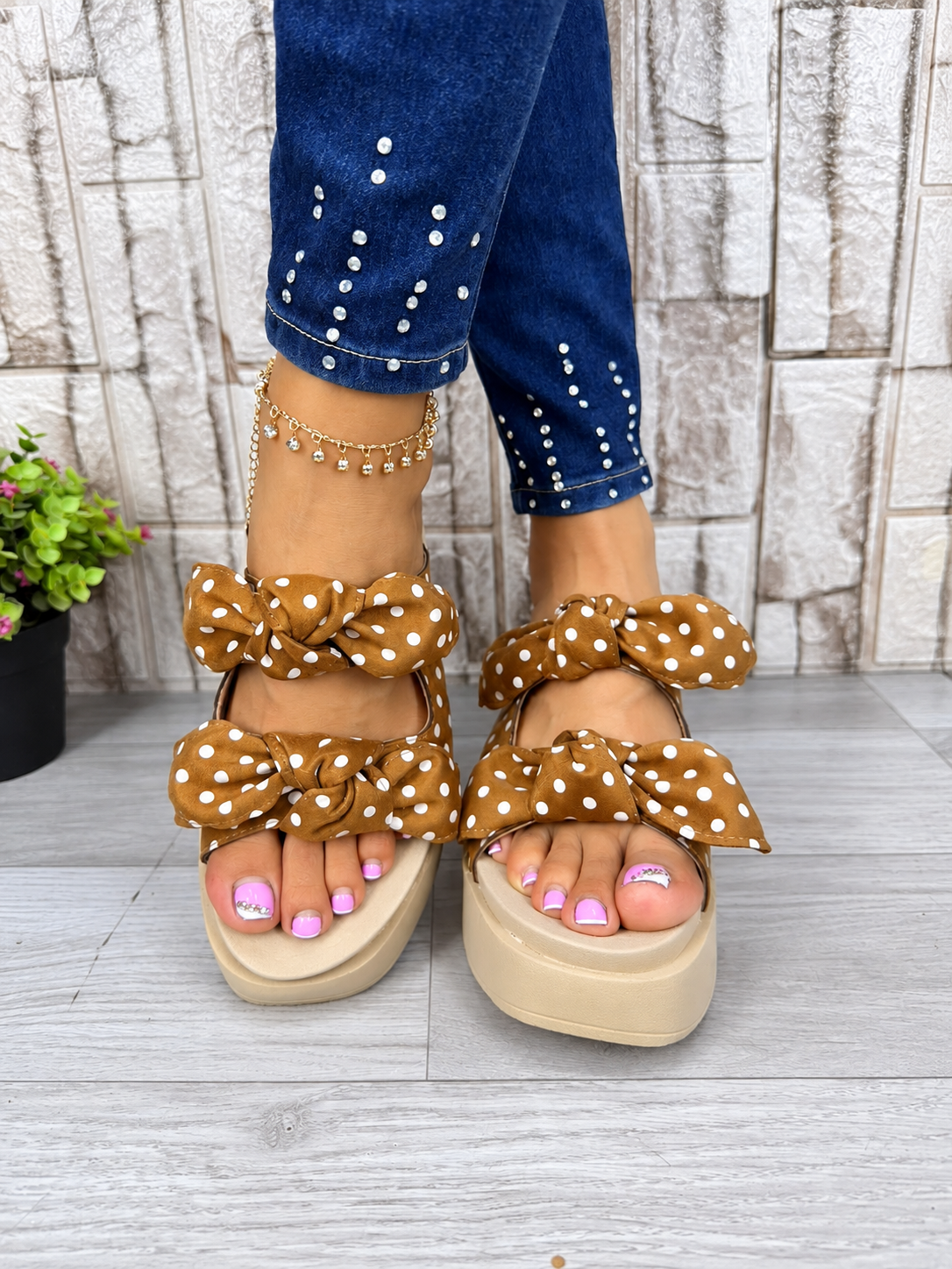 CLOE SANDALIA CAMELL POLKA*